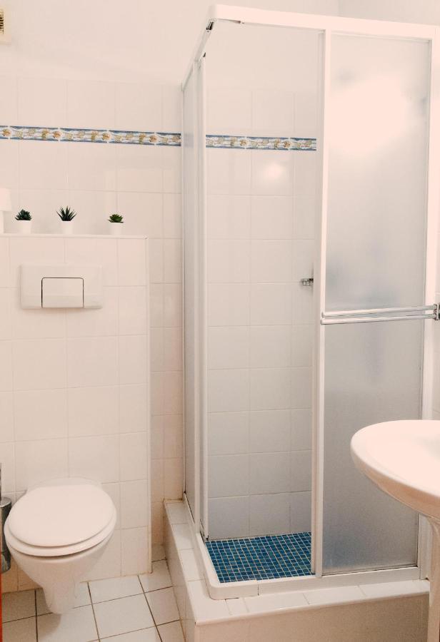 Moonshine Guest House With Private Studios And Private Cottage 拉哥斯 外观 照片